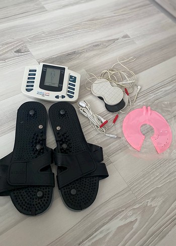Beden Diger Kişisel Bakım Seti - Siyah Terlik ve Pembe Aksesuar