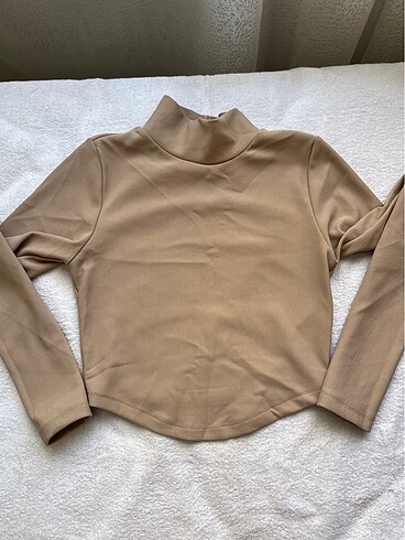 Krem rengi crop