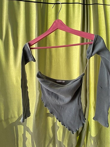 BERSHKA asimetrik crop