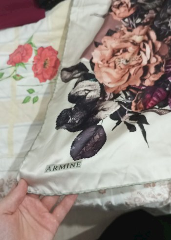 Armine Çiçek Desenli Çok Renkli Kadın Fular