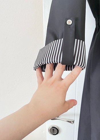 Zara Uzun Siyah Beli Kuşaklı Kadın Yağmurluk