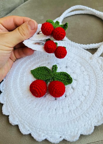 Kirazlı beyaz kız çocuk çantası