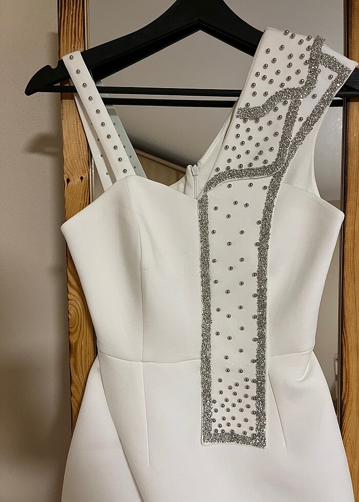 Beyaz taşlı elbise - Görsel 3