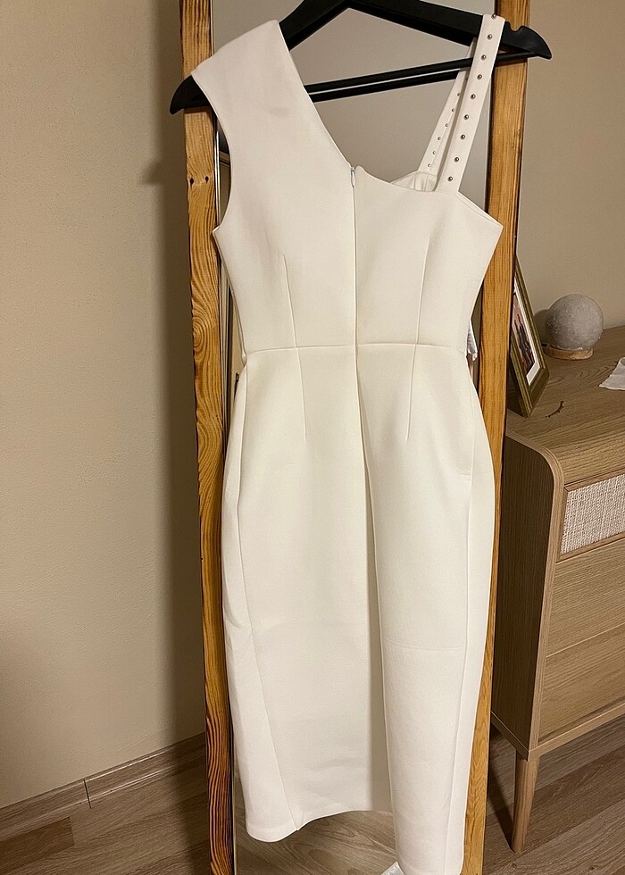 Beyaz taşlı elbise - Görsel 4