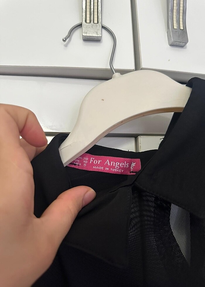 Siyah omzu fırfırlı elbise - Görsel 3