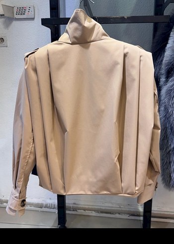Zara Bej Düğmeli Kısa Trençkot