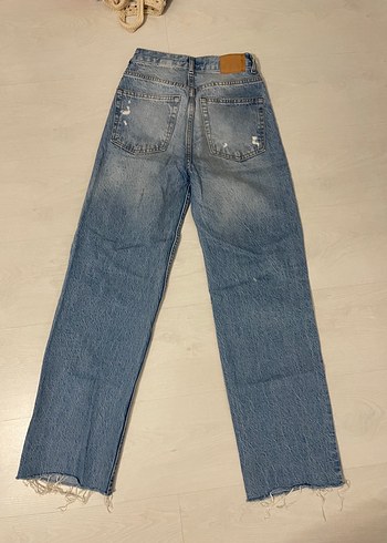 Pull and Bear Gevşek Kesim Yırtık Mavi Kot Pantolon PULL AND BEAR