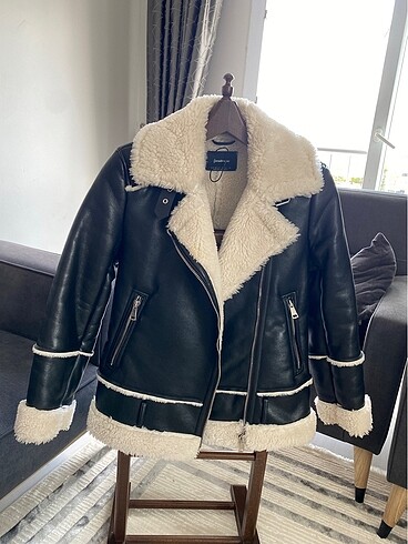 STRADIVARIUS SUNİ KÜRKLÜ BİKER CEKET