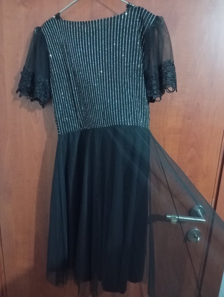 Dantel Detaylı Siyah Midi V Yaka Elbise - Görsel 2