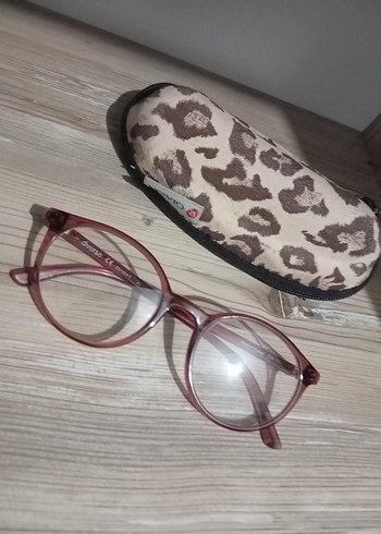Koyu Şeffaf Pembe Kadın Gözlüğü Ve Fermuarlı Kılıflı - Görsel 2