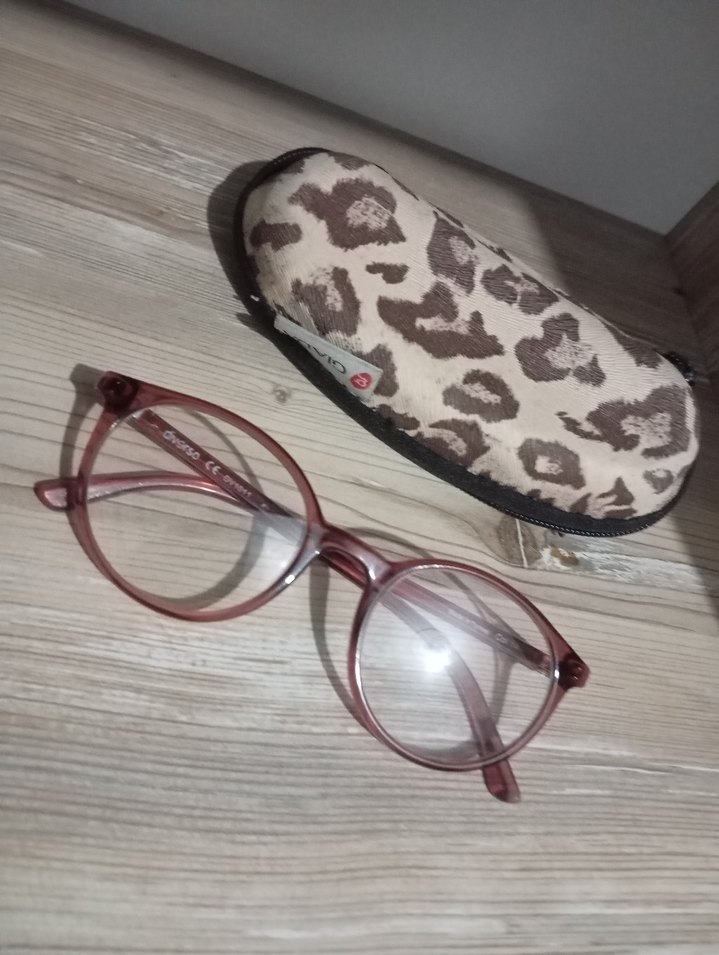 Koyu Şeffaf Pembe Kadın Gözlüğü Ve Fermuarlı Kılıflı - Görsel 2