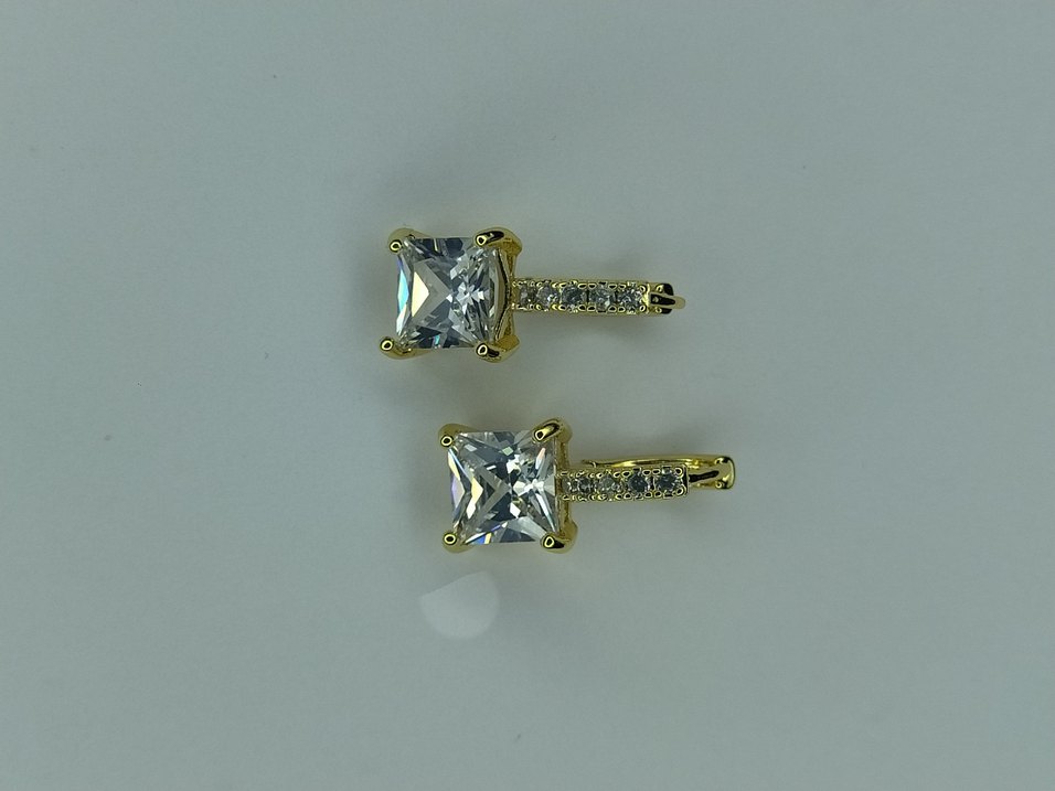 Altın Renkli Zirkon Taşlı Küpe - Görsel 2