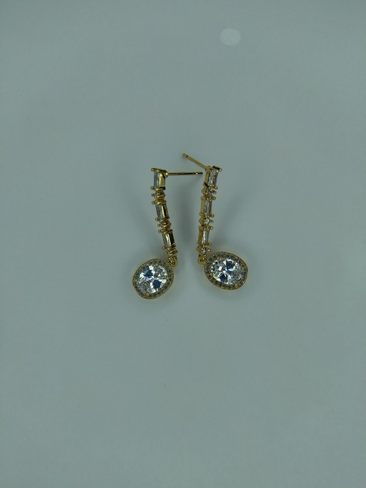 Uzun Altın Renkli Zirkon Taşlı Küpe - Görsel 2