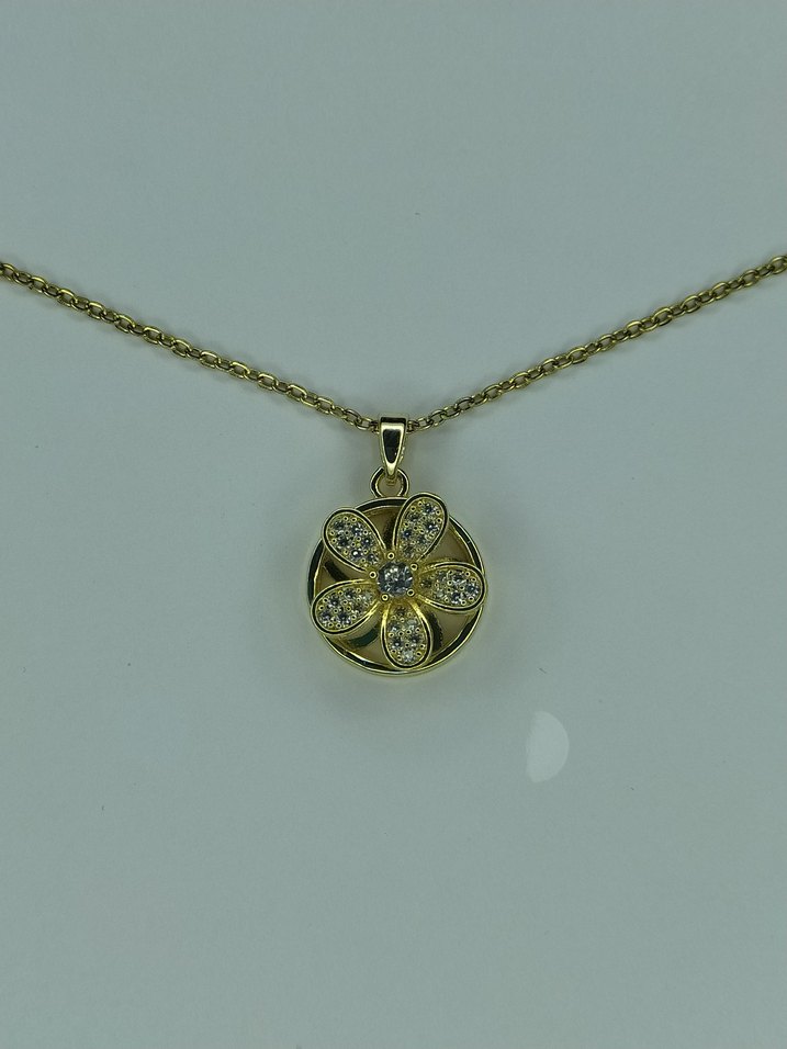 Altın Renkli Döner Çerçeve İçinde Çiçek Detaylı Kolye - Görsel 2