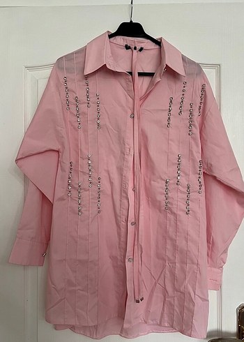 Pembe taşlı gömlek