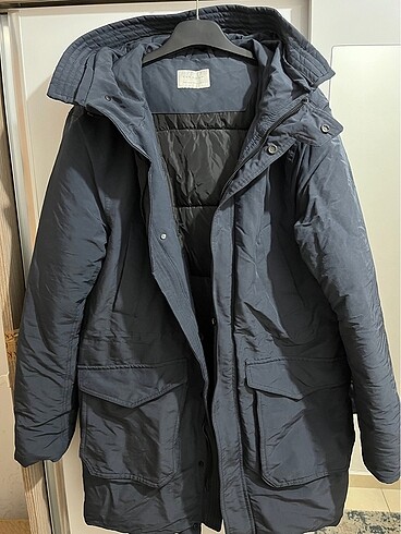 Zara Mont