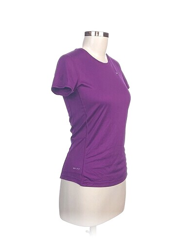 Nike Nike T-shirt %70 İndirimli.