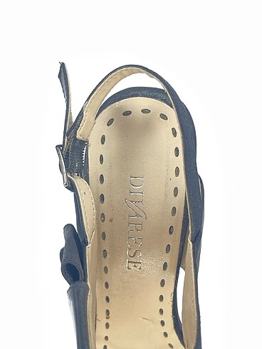 36 Beden siyah Renk Divarese Platform %70 İndirimli.