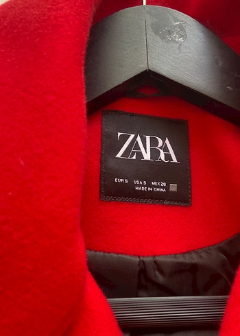 Zara Kırmızı Düğmeli Erkek Midi Kaban