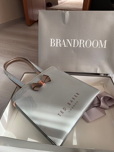 Beden Ted baker çanta orjinaldir