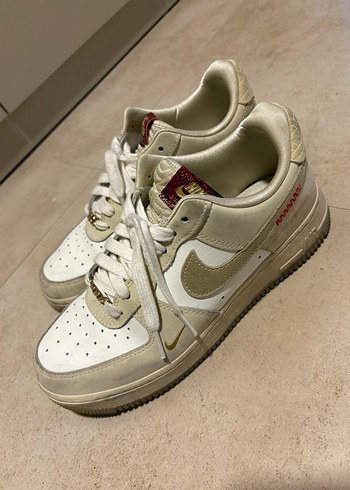 Nike Air Force 1 Bej Beyaz Ve Kirmizi Detayli