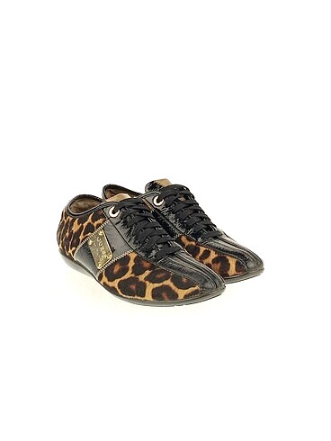 Guess Guess Klasik Ayakkabı %70 İndirimli.