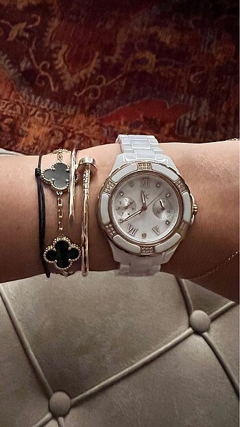 Guess collection saat
