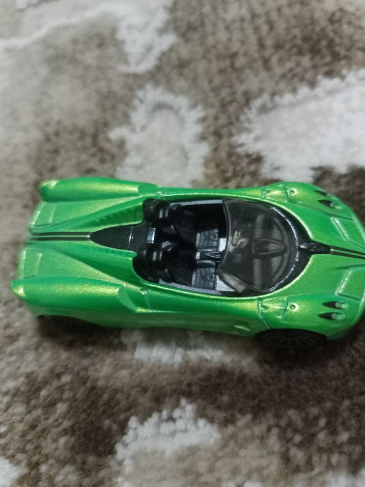 hot wheels pagani huayra roadster dtw86 - Görsel 4
