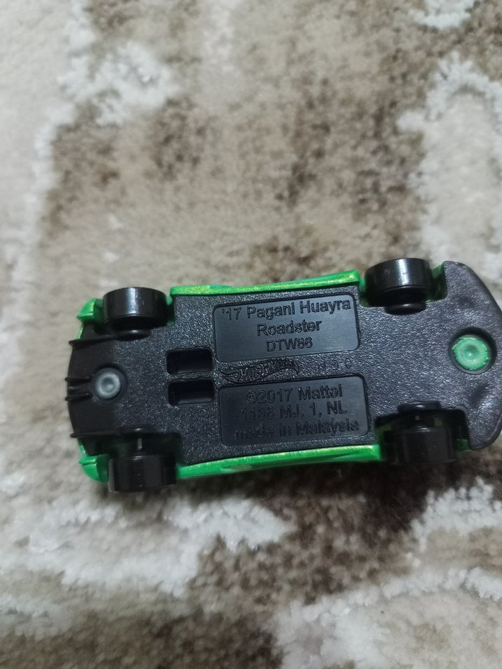 hot wheels pagani huayra roadster dtw86 - Görsel 5