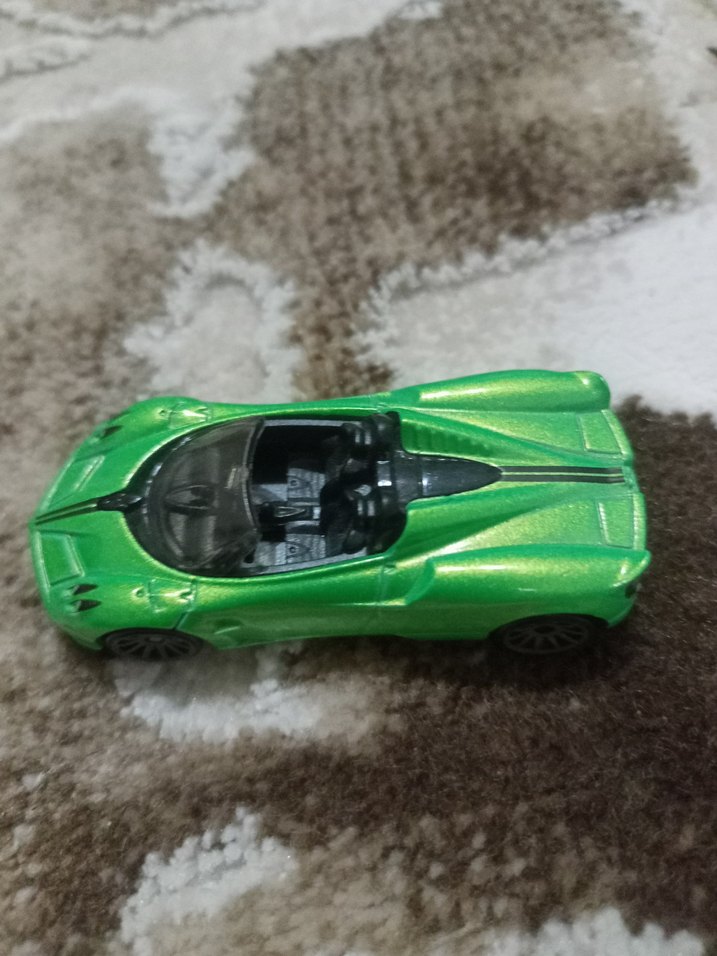 hot wheels pagani huayra roadster dtw86 - Görsel 2