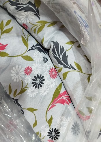 Çiçek Desenli Çok Renkli yorgan - Görsel 3