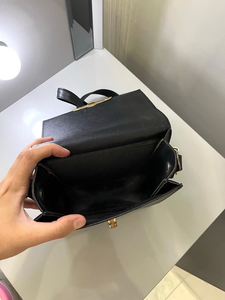 Klasik Siyah Deri Tokalı Kadın Çanta - Görsel 4