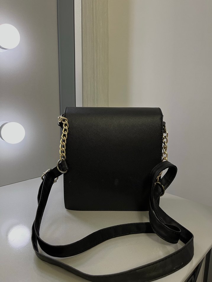 Klasik Siyah Deri Tokalı Kadın Çanta - Görsel 2