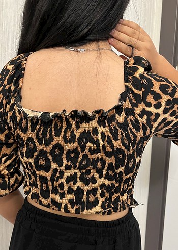 Kahverengi Yılan Desenli Bluz - Görsel 2