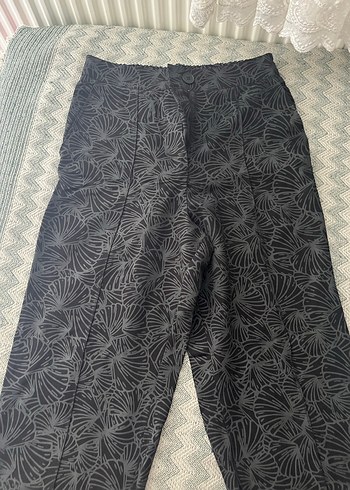 Kadın Siyah Pilili Desenli Kumaş Pantolon - Görsel 2