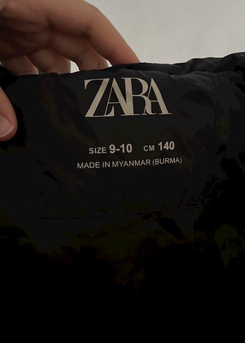 Siyah Kapüşonlu Fermuarlı çocuk yelek - Görsel 4