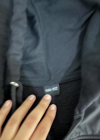 Erkek Çocuk Siyah Kapüşonlu Fermuarlı Ceket - Görsel 4