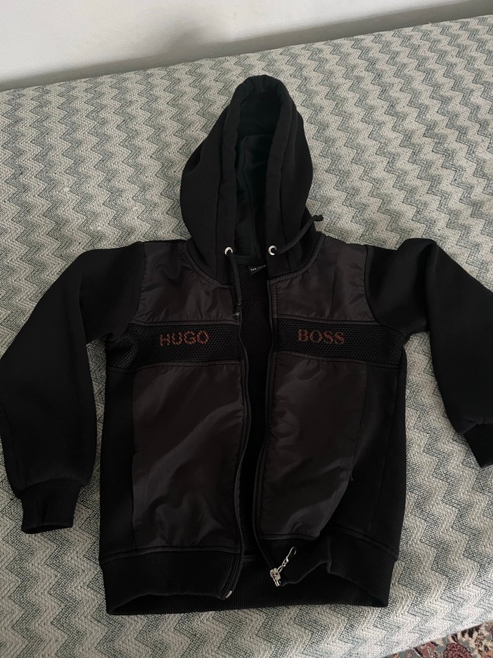 Erkek Çocuk Siyah Kapüşonlu Fermuarlı Ceket - Görsel 2