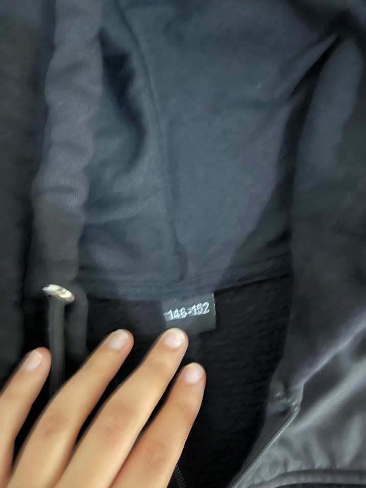 Erkek Çocuk Siyah Kapüşonlu Fermuarlı Ceket - Görsel 4