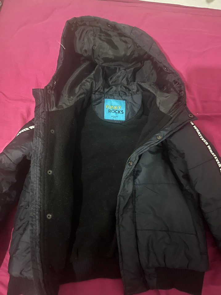 Siyah Kapüşonlu çocuk Kışlık Mont - Görsel 2