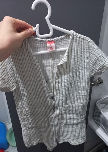 Erkek bebek muslin kumas sortlu kisa tulum