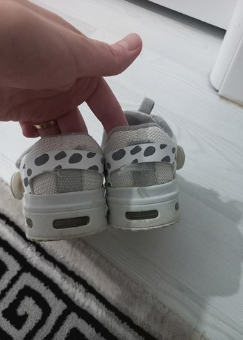 24 Beden beyaz Renk erkek çocuk ayyakkabi 24 numara