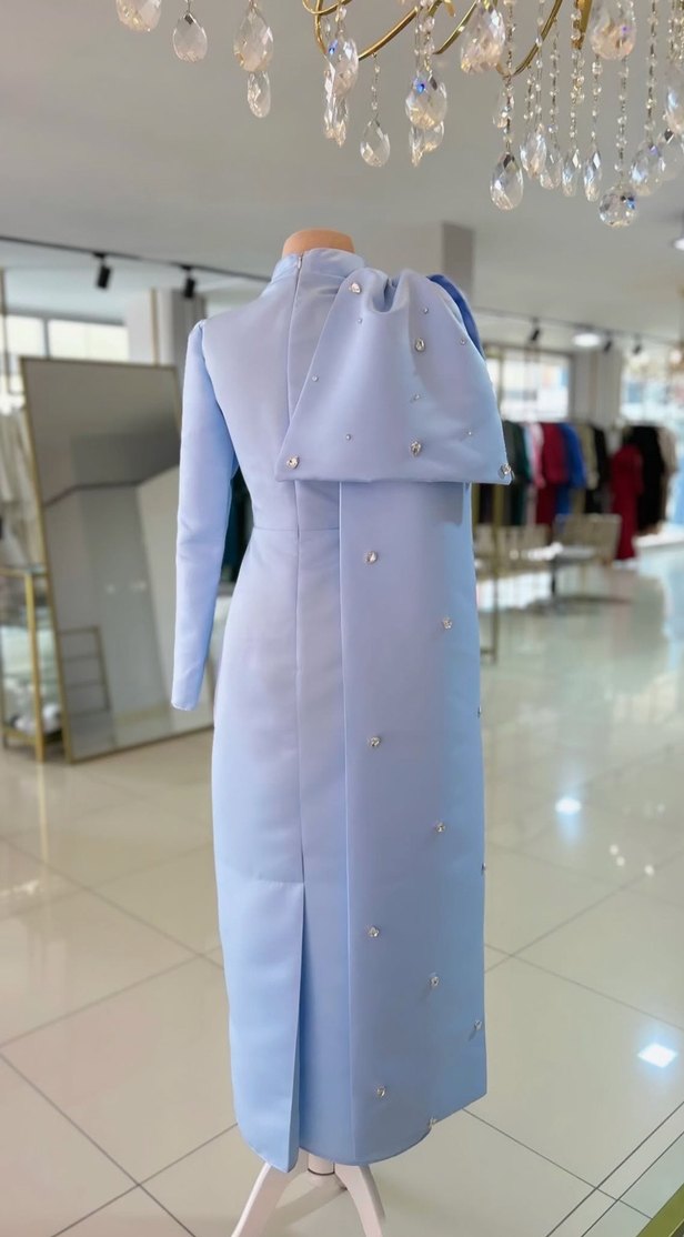 Kadın Mavi Uzun taşlı fiyonk detaylı abiye elbise - Görsel 4