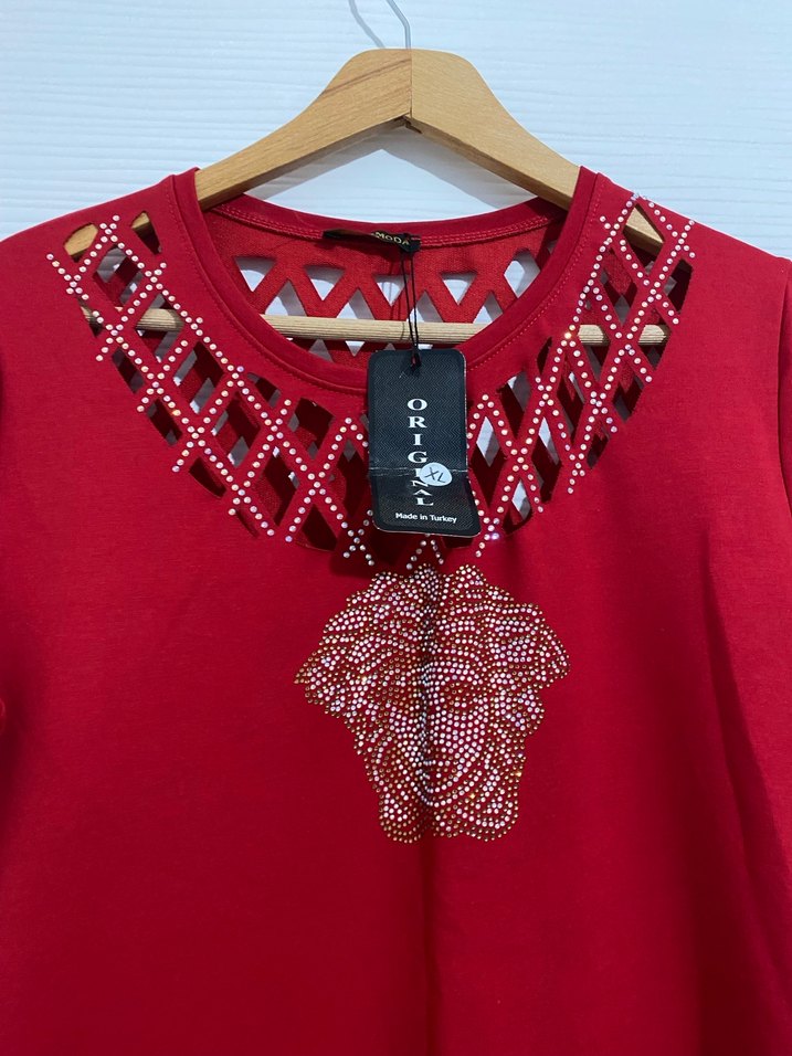 Kırmızı pullu elbise - Görsel 2