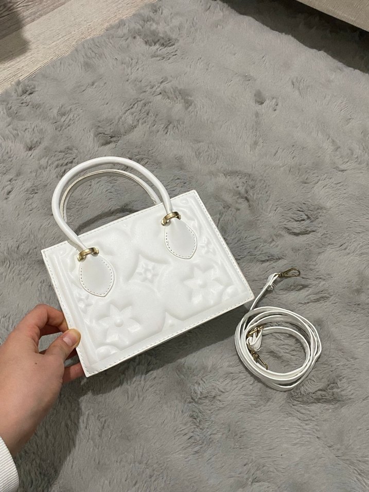 Beyaz Deri İşlemeli Modern Klasik Kadın Çanta - Görsel 2