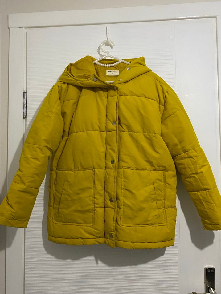 Sarı Kapüşonlu Düğmeli Kadın Mont - Görsel 2