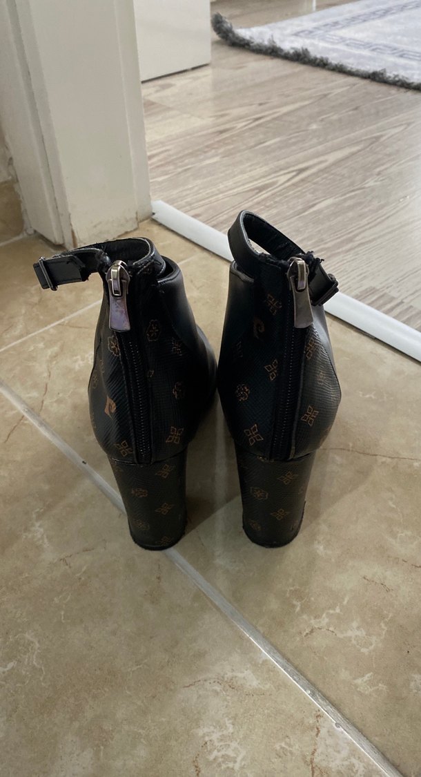 Siyah Deri Tokalı Topuklu Kadın Bot - Görsel 3