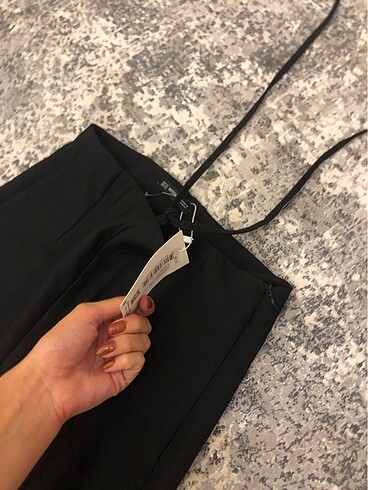 Zara Siyah yırtmaçlı kumaş pantolon