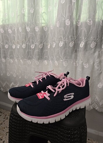 Skechers spor ayakkabı