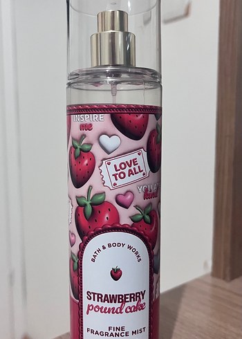 Bath & Body Works Strawberry Pound Cake Kadın Parfümü
